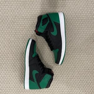 AIR JORDAN 1 RETRO HIGH OG 'PINE GREEN 2.0'